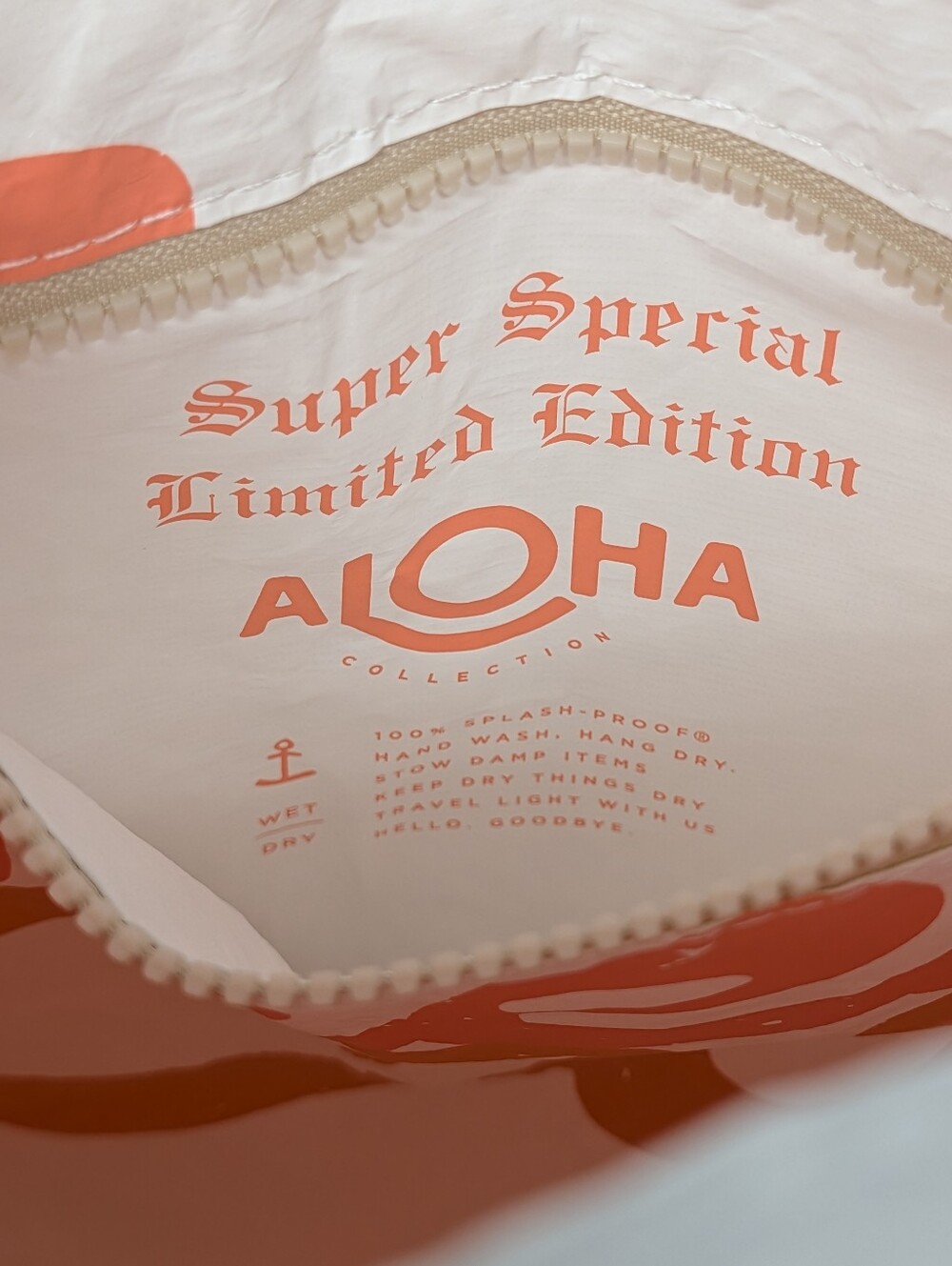ALOHA Collection Reversible Sunrise Shell/ Shell Clu Waterproof Tote NWT - Picture 11 of 13